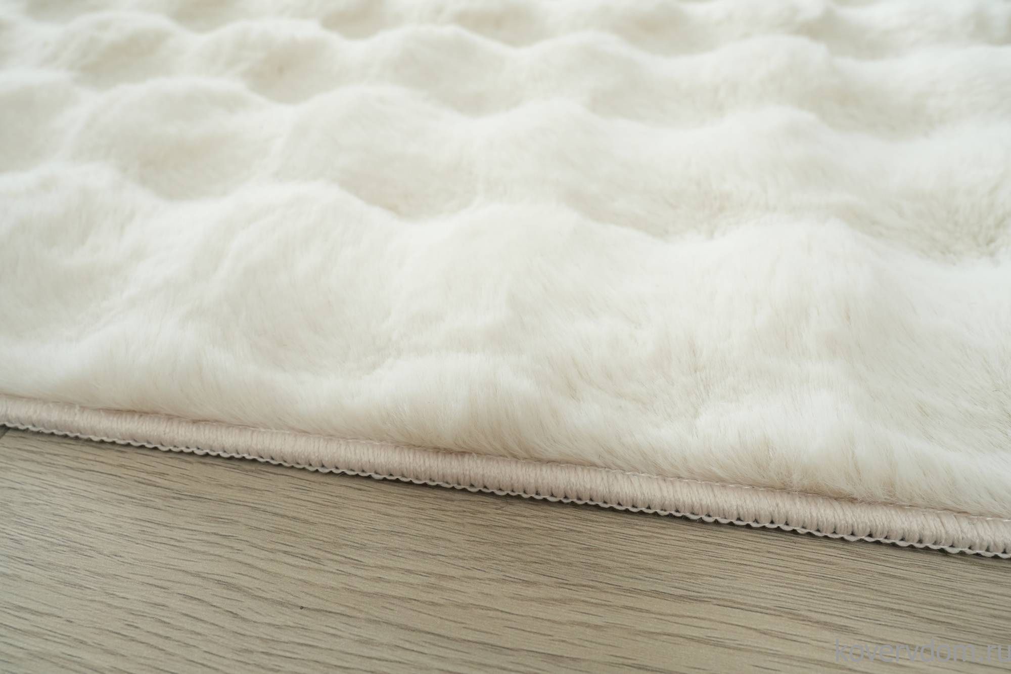 Ковер из искусственного меха BUBBLE PX1000 L.BEIGE Ковер из искусственного меха BUBBLE PX1000 L.BEIGE
